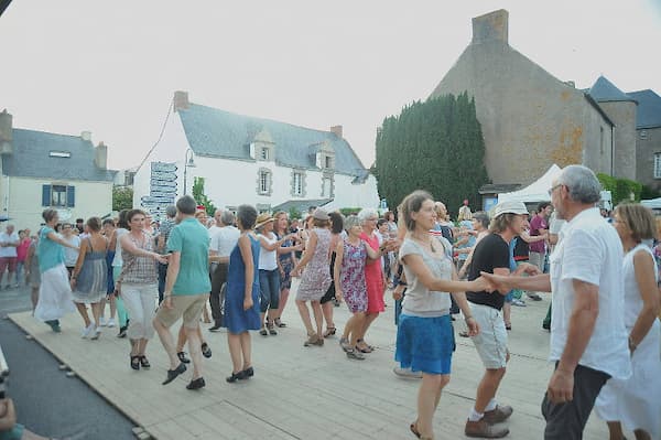 Festivités de danse irlandaise - ceili en plein air dans Mesquer.